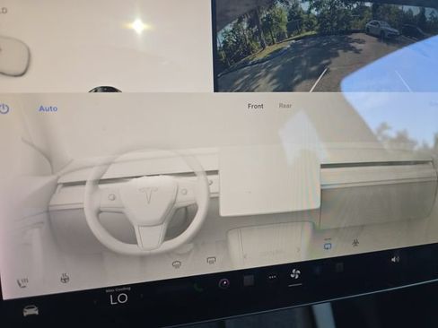 Used 2022 Tesla Model Y Long Range AWD/4WD image 28