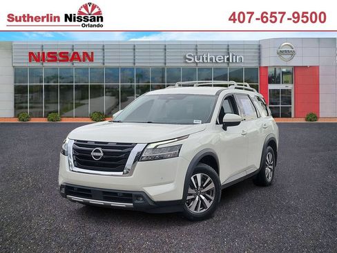 Used 2022 Nissan Pathfinder SL FWD image 1