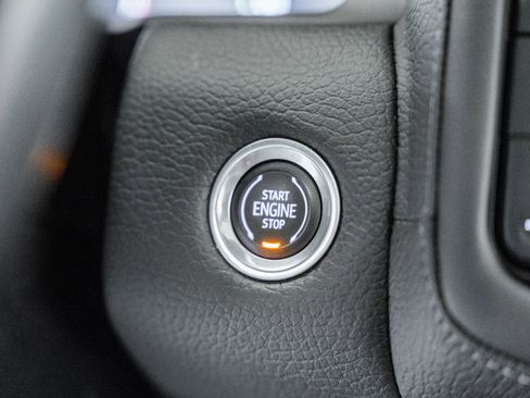 Used 2022 GMC Yukon Denali w/ Denali Premium Package image 32