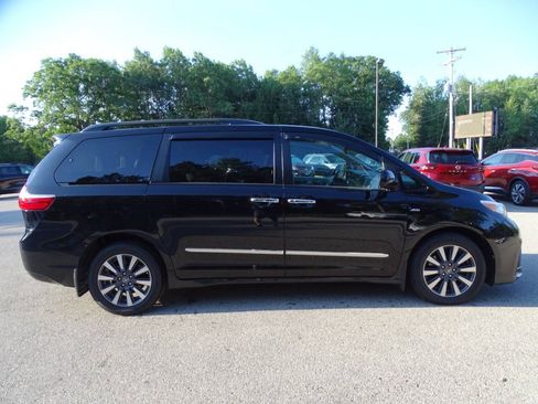 Used 2018 Toyota Sienna LE AWD image 41