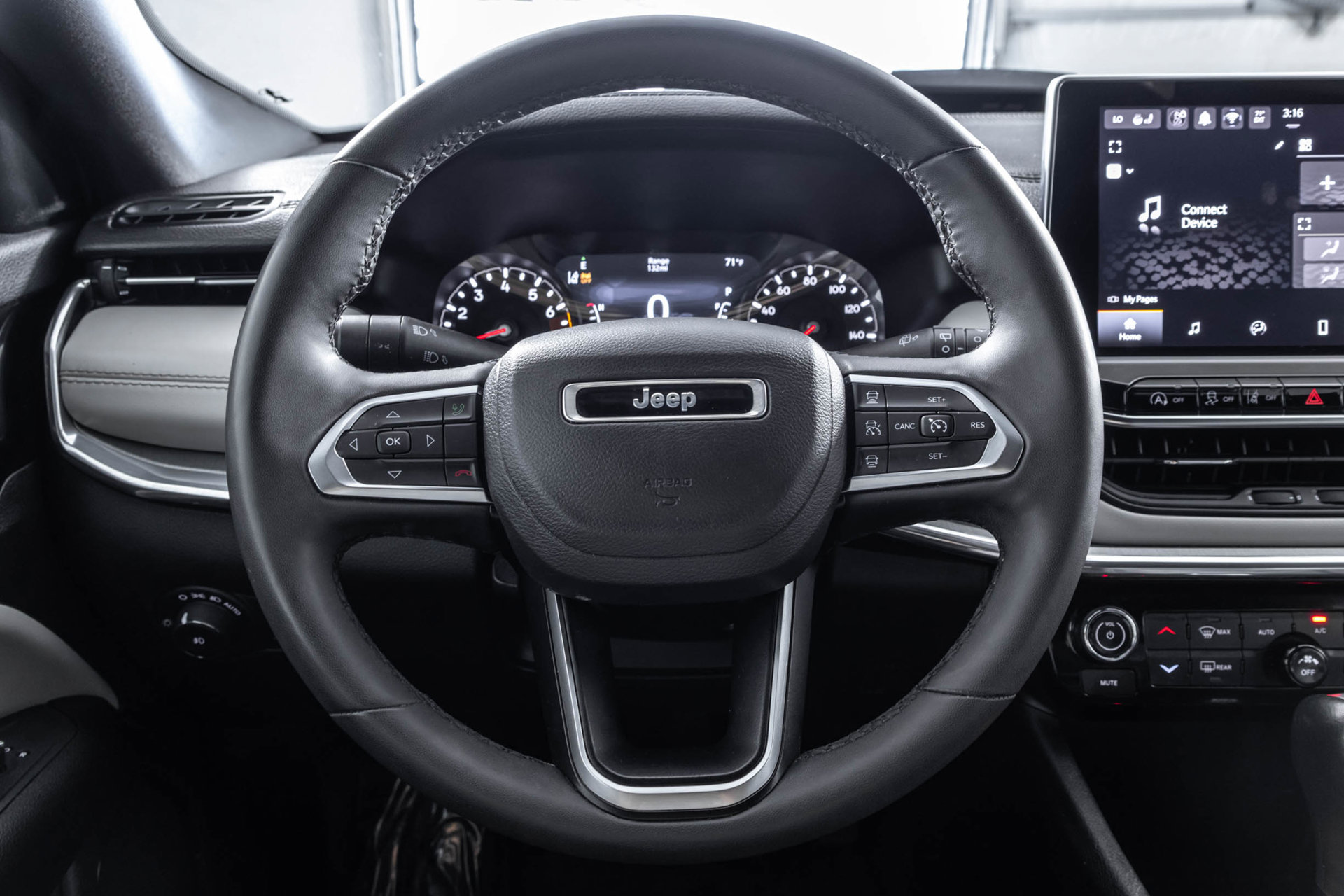 Used 2024 Jeep Compass Limited AWD/4WD image 28