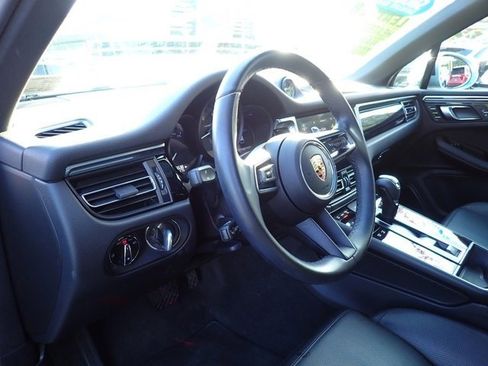 Used 2022 Porsche Macan image 14