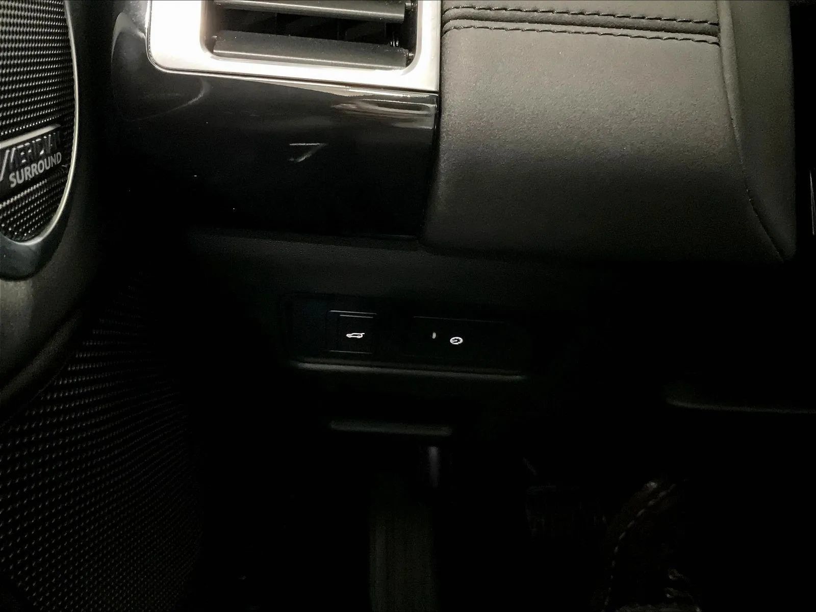 Used 2019 Land Rover Discovery HSE AWD/4WD image 27