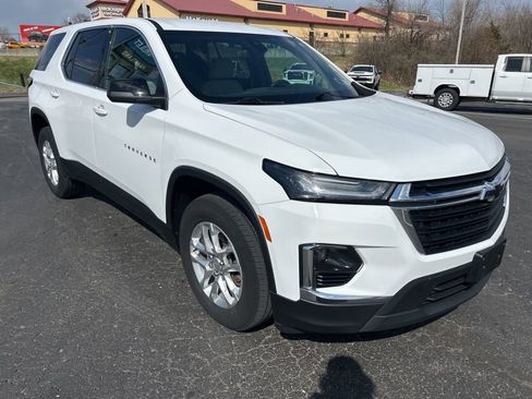 Used 2023 Chevrolet Traverse LS image 3