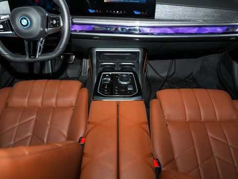 Used 2025 BMW i7 xDrive60 AWD/4WD image 41