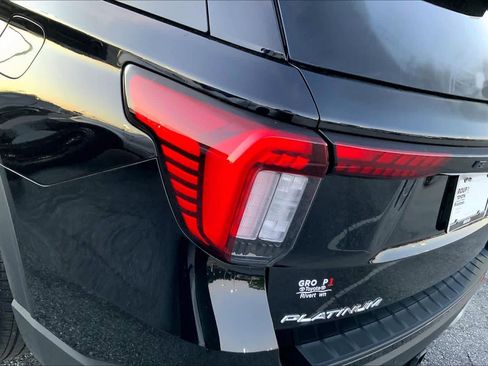 Used 2025 Ford Explorer Platinum image 27