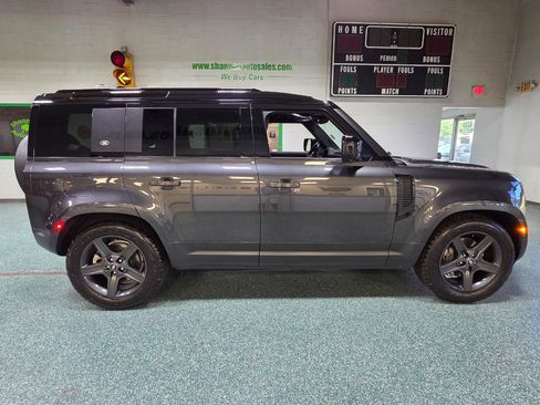 Used 2023 Land Rover Defender 110 SE AWD/4WD image 12