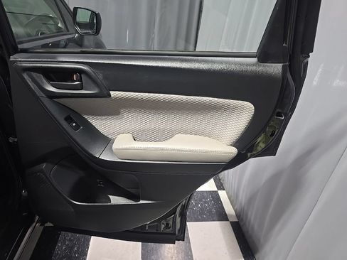 Used 2017 Subaru Forester 2.5i AWD/4WD image 8