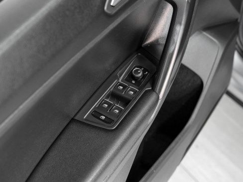 Used 2021 Volkswagen Tiguan SE FWD image 43