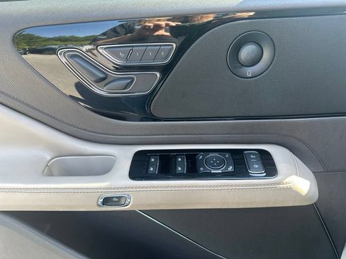 Used 2020 Lincoln Aviator Reserve w/ Equipment Group 201A AWD/4WD image 11