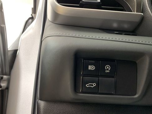 Used 2024 Toyota Highlander LE AWD/4WD image 20