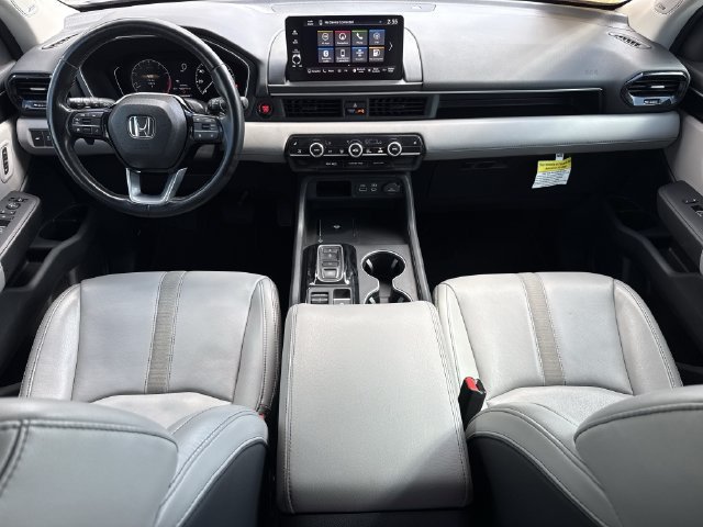 Used 2025 Honda Pilot Touring image 12