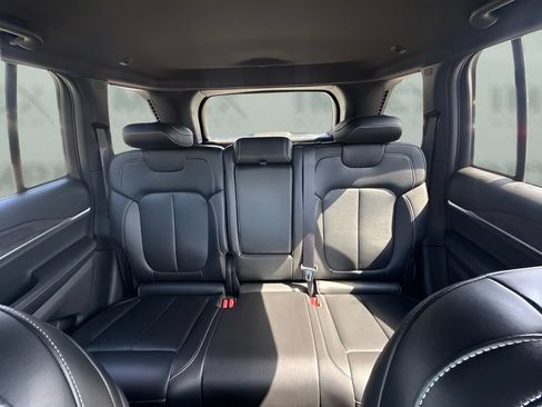 Used 2025 Jeep Grand Cherokee Limited w/ Black Appearance Package RWD image 6