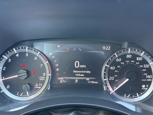 Used 2023 Toyota Highlander XLE FWD image 25