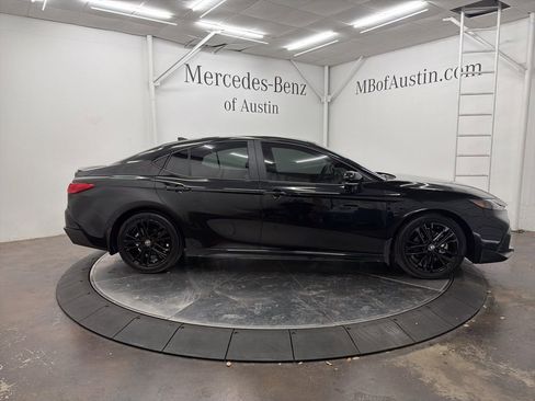 Used 2025 Toyota Camry SE image 6