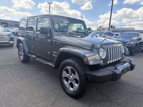 Used 2016 Jeep Wrangler Unlimited Sahara w/ Connectivity Group AWD/4WD image 7