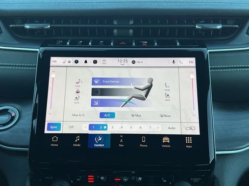 Used 2024 Jeep Grand Cherokee Limited w/ Luxury Tech Group II image 25