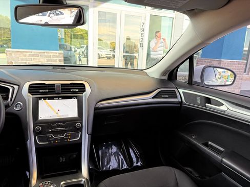 Used 2019 Ford Fusion SE FWD image 23