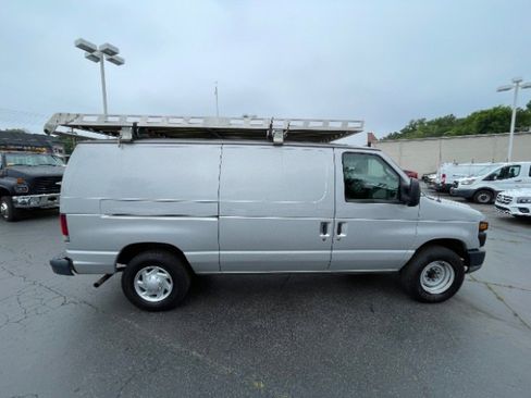 Used 2011 Ford E-250 and Econoline 250 w/ Commercial Cargo Van Pkg image 10