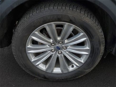 Certified 2022 Ford Explorer Limited w/ Limited Technology Package image 5