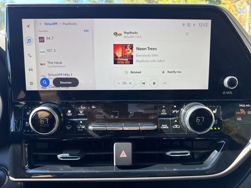 Used 2023 Toyota Highlander L image 18