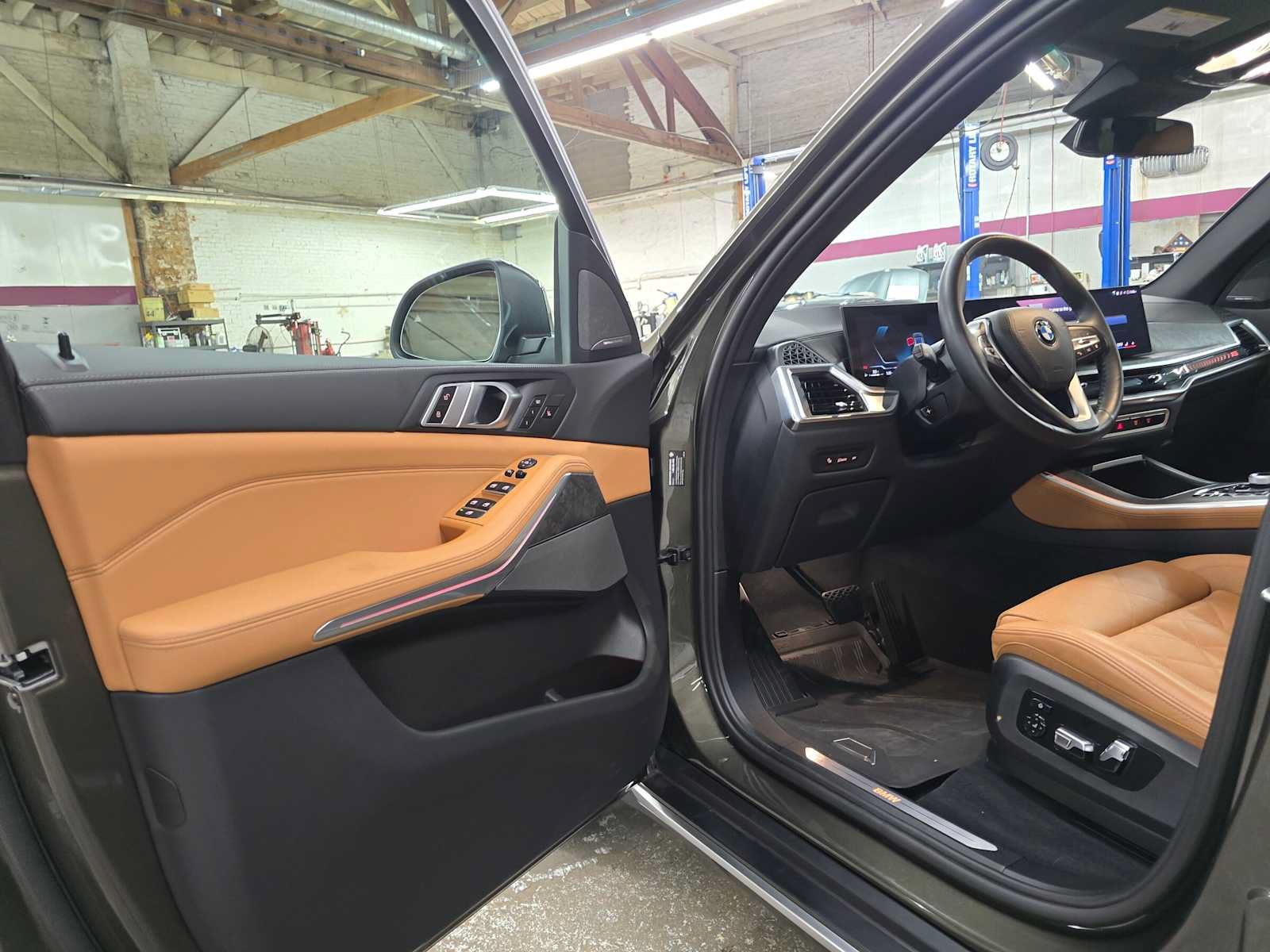 Used 2025 BMW X5 xDrive40i w/ Executive Package AWD/4WD image 19