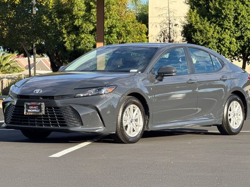 Used 2025 Toyota Camry LE image 9