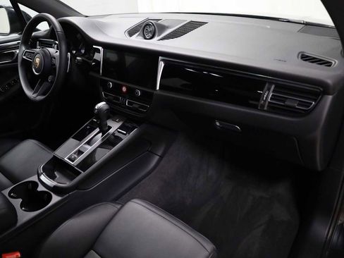 Certified 2026 Porsche Macan image 6