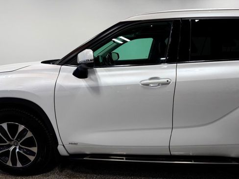 Used 2022 Toyota Highlander XLE image 16