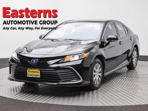 Used 2022 Toyota Camry LE FWD image 1
