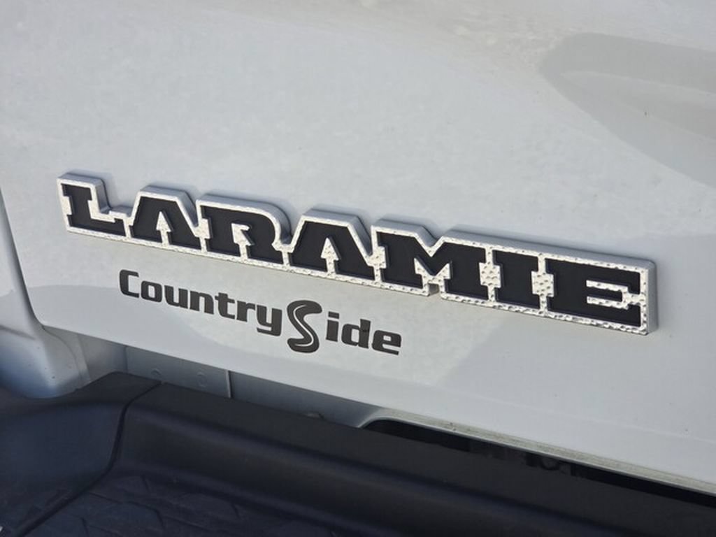 Used 2026 RAM 2500 Laramie AWD/4WD image 9
