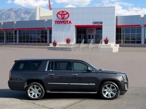 Used 2015 Cadillac Escalade ESV Luxury AWD/4WD image 3