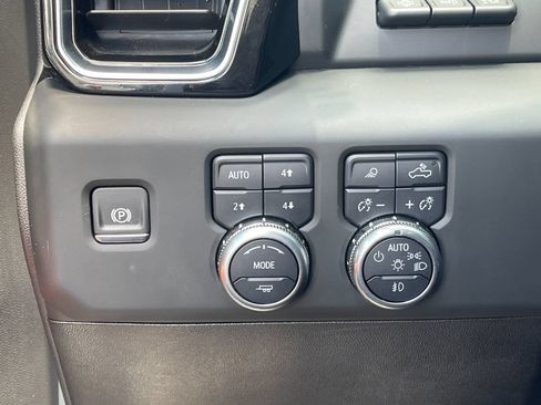 Used 2024 GMC Sierra 3500 Denali Ultimate AWD/4WD image 31