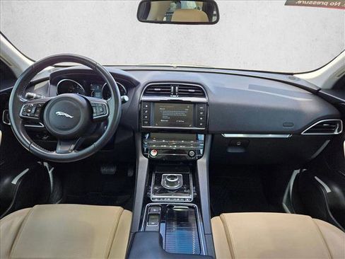 Used 2018 Jaguar F-PACE Premium image 18