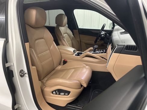 Used 2019 Porsche Cayenne S image 40