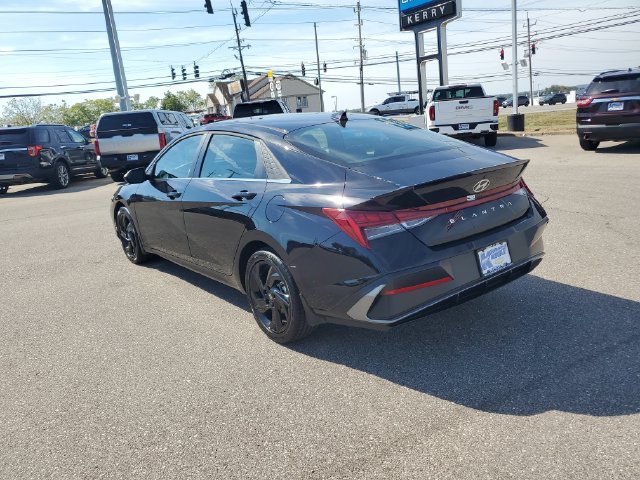 Certified 2026 Hyundai Elantra SEL Sport FWD image 3