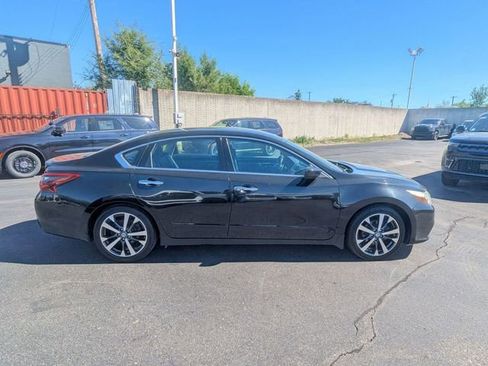 Used 2017 Nissan Altima 2.5 SR w/ LED Appearance Package FWD image 7