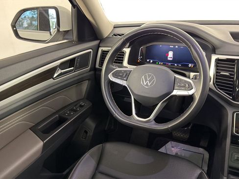 Used 2023 Volkswagen Atlas SE w/ Panoramic Sunroof Package AWD/4WD image 17