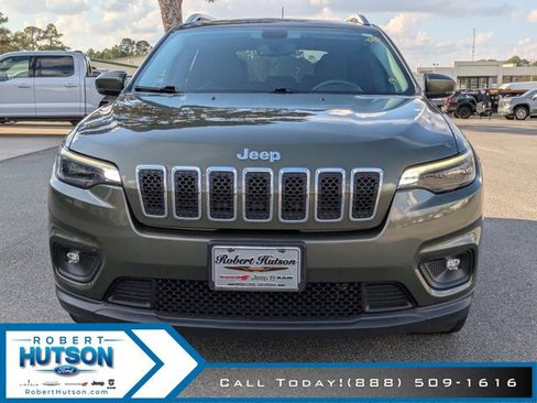 Used 2019 Jeep Cherokee Latitude Plus w/ Comfort/Convenience Group image 3