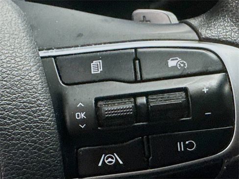 Used 2023 Kia Sportage LX image 17