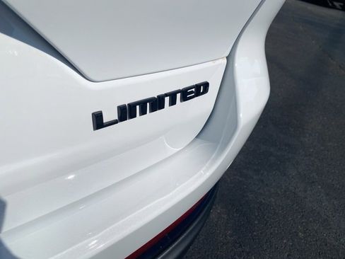 New 2025 Jeep Grand Cherokee Limited w/ Black Appearance Package image 37