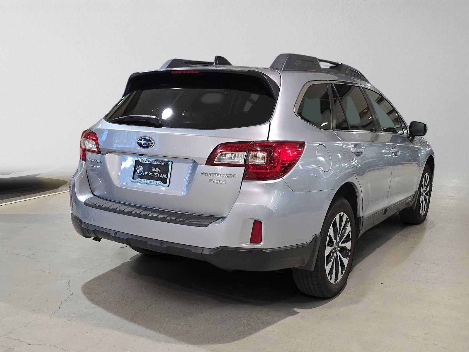 Used 2017 Subaru Outback 3.6R Limited AWD/4WD image 3