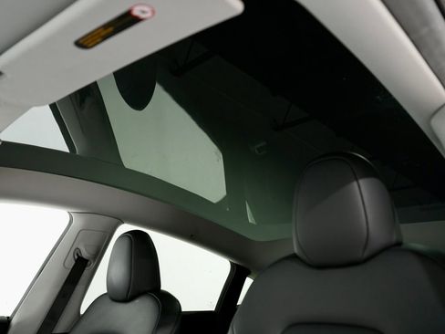 Used 2023 Tesla Model Y Long Range image 6