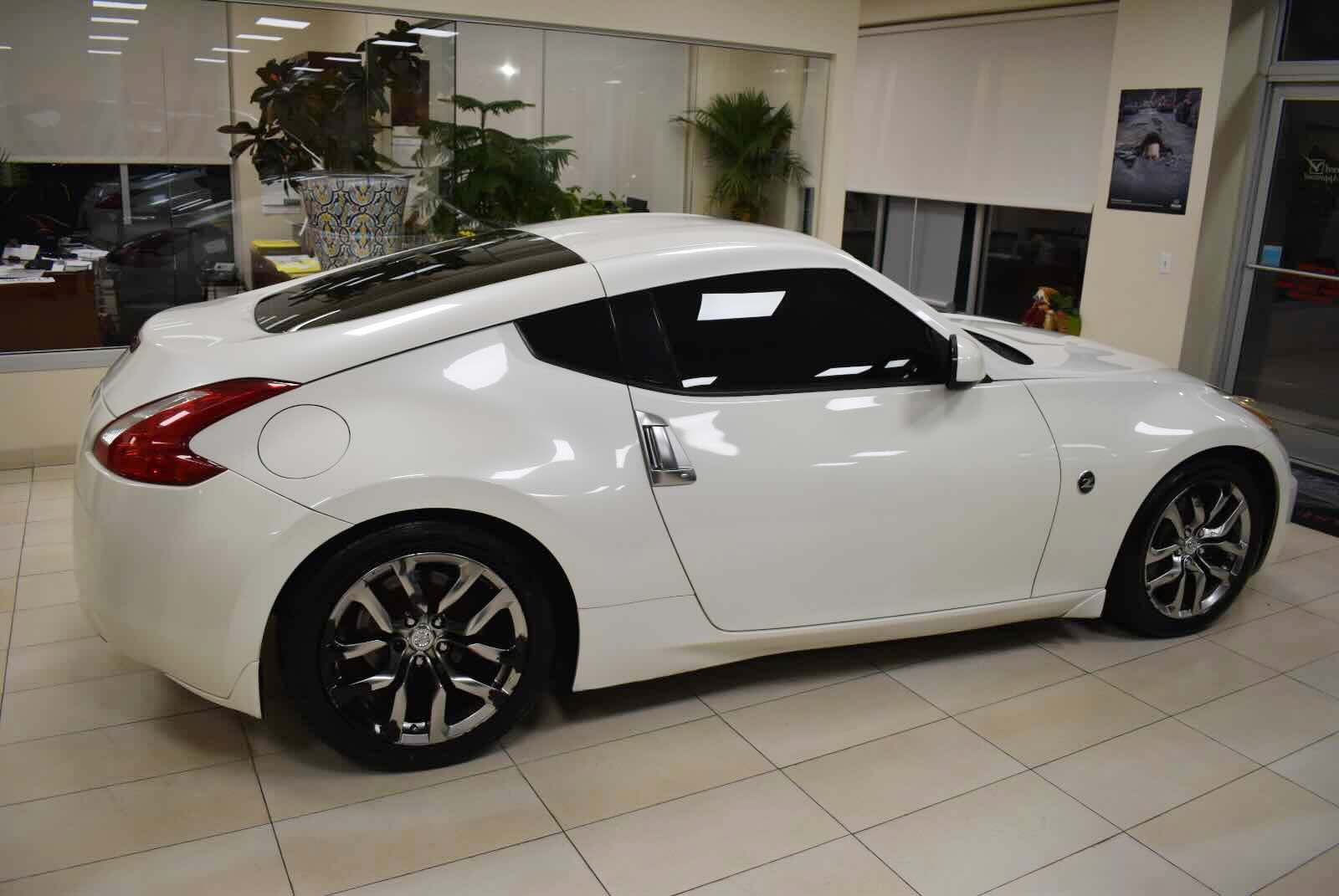 Used 2014 Nissan 370Z Coupe RWD image 3