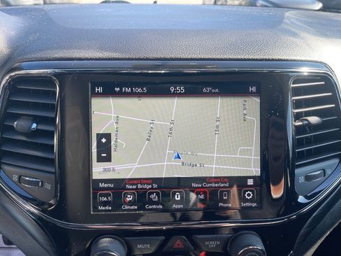Used 2021 Jeep Grand Cherokee Laredo X AWD/4WD image 16