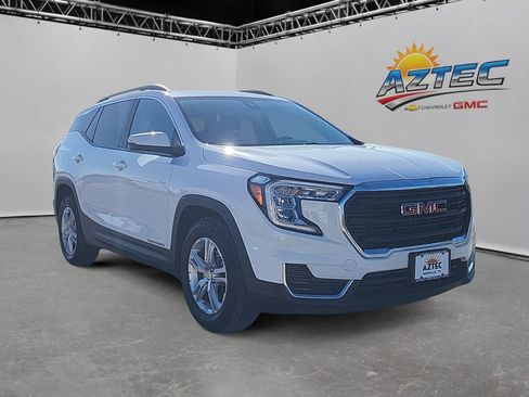 Used 2022 GMC Terrain SLE w/ Driver Convenience Package FWD image 3