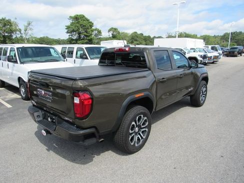 Used 2023 GMC Canyon AT4 w/ AT4 Premium Package AWD/4WD image 9