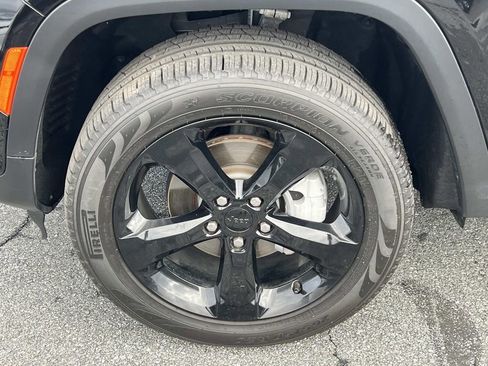 Used 2025 Jeep Grand Cherokee Limited w/ Luxury Tech Group II image 11