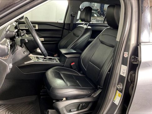Used 2021 Ford Explorer Limited w/ Equipment Group 301A AWD/4WD image 30