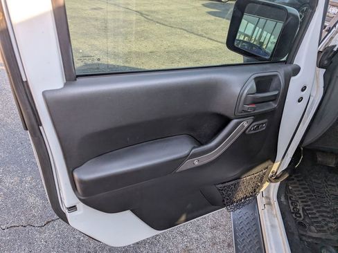 Used 2017 Jeep Wrangler Unlimited Sport w/ Quick Order Package 24S AWD/4WD image 13